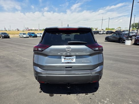 Used 2024 Nissan Rogue SV image 8