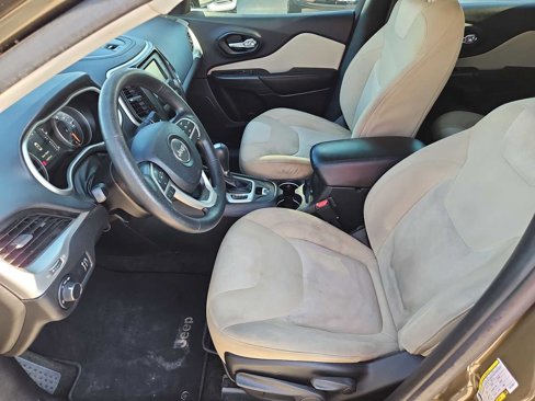 Used 2016 Jeep Cherokee Sport image 17