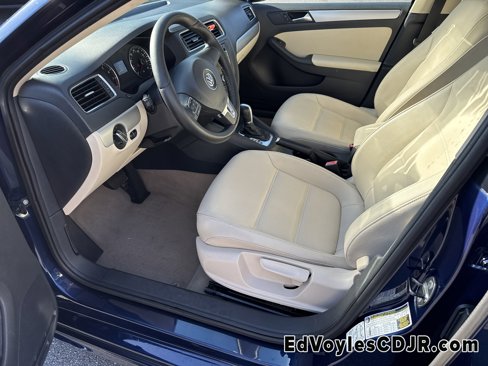 Used 2012 Volkswagen Jetta SEL image 16