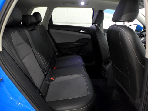 Used 2022 Volkswagen Taos SE w/ Panoramic Sunroof Package image 47