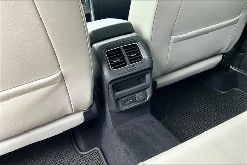 Used 2018 Volkswagen Tiguan SE w/ Panoramic Sunroof Package image 17