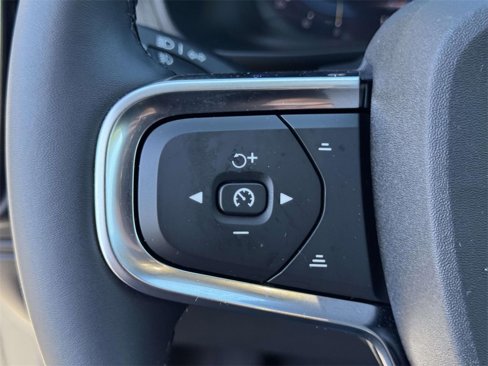Certified 2025 Volvo XC40 B5 Core w/ Protection Package Premier image 19