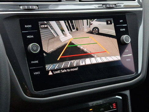 Used 2022 Volkswagen Tiguan SE image 18
