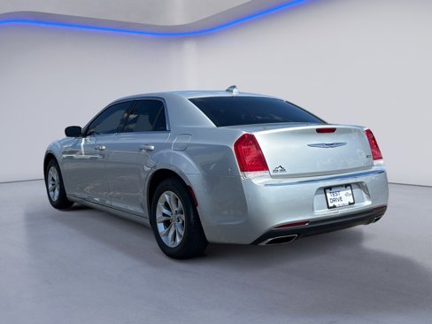 Used 2020 Chrysler 300 Touring image 10