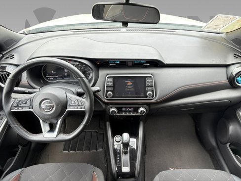 Used 2020 Nissan Kicks SR image 2