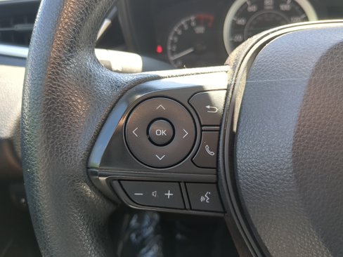 Used 2022 Toyota Corolla LE image 29