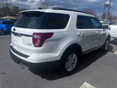 Used 2018 Ford Explorer XLT image 4