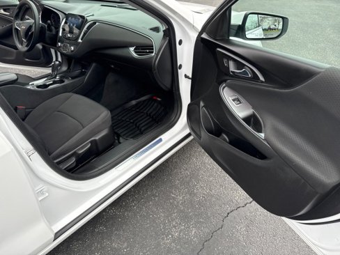 Used 2020 Chevrolet Malibu LT image 32