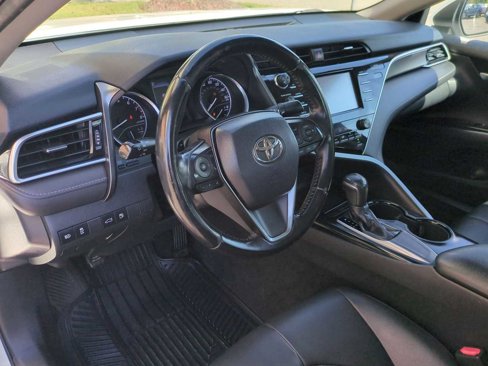 Used 2018 Toyota Camry SE image 10