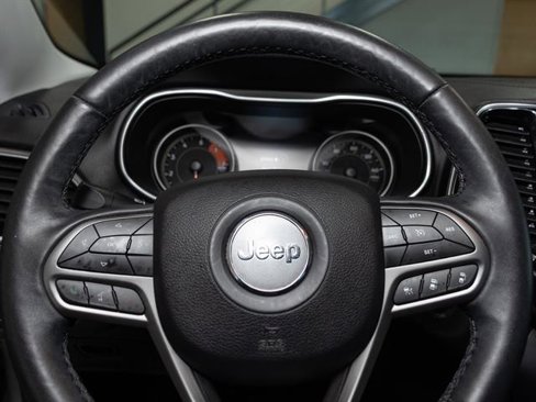 Used 2019 Jeep Cherokee Limited w/ Luxury Group image 9