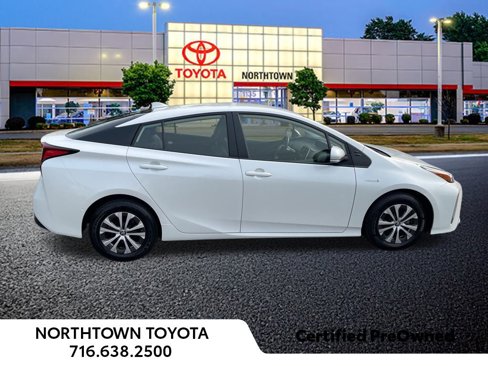 Used 2022 Toyota Prius XLE image 11