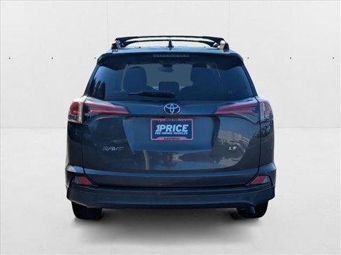 Used 2018 Toyota RAV4 LE image 7