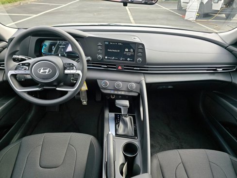 New 2025 Hyundai Elantra SE w/ Cargo Package image 17