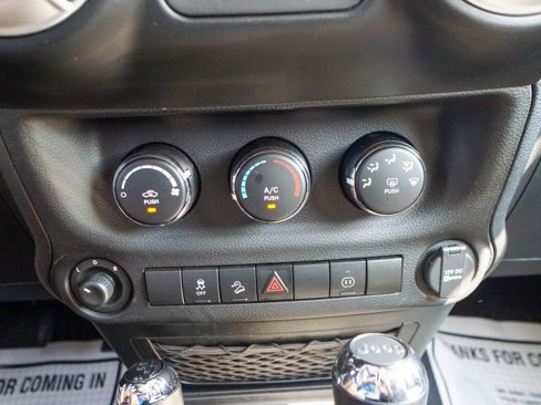 Used 2012 Jeep Wrangler Sahara image 17
