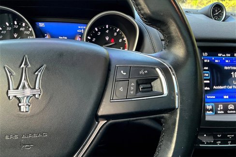 Used 2018 Maserati Levante image 12