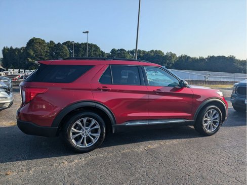 Certified 2022 Ford Explorer XLT w/ Equipment Group 202A image 6
