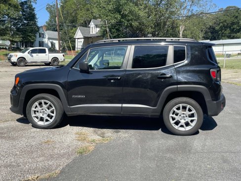 Used 2022 Jeep Renegade Latitude w/ Sun/Sound Group image 2