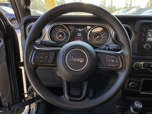Used 2018 Jeep Wrangler Unlimited Sport image 11