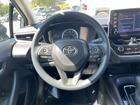 Used 2020 Toyota Corolla LE image 15