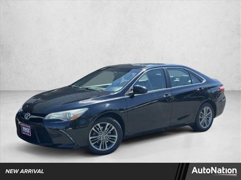 Used 2016 Toyota Camry SE image 1
