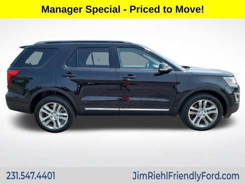 Used 2017 Ford Explorer XLT w/ Equipment Group 202A image 10