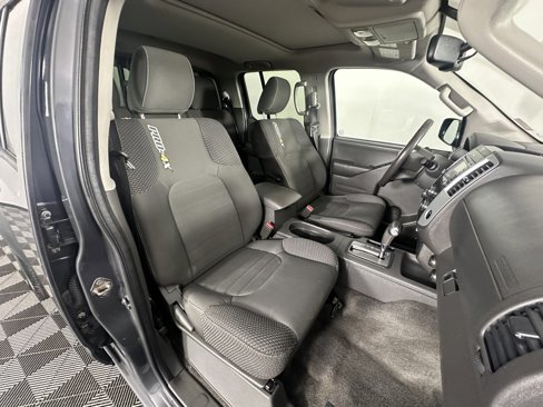Used 2015 Nissan Frontier PRO-4X image 12