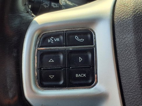 Used 2016 Chrysler Town & Country Touring image 15