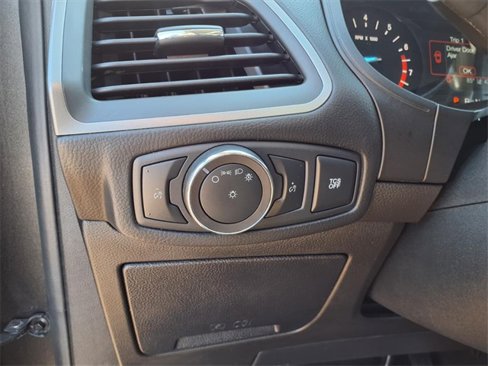 Used 2020 Ford Edge SE image 17