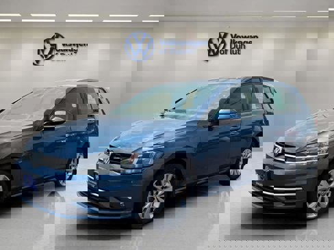 Used 2018 Volkswagen Golf SE image 1