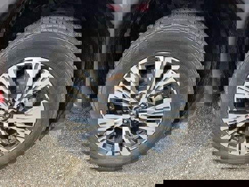 Used 2023 Nissan Rogue SV image 5