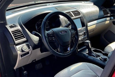 Used 2018 Ford Explorer XLT w/ Equipment Group 202A image 7