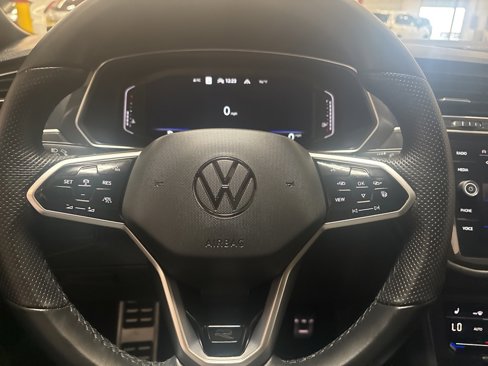 Used 2022 Volkswagen Tiguan SEL R-Line image 13