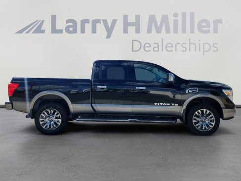 Used 2017 Nissan Titan Platinum Reserve image 6