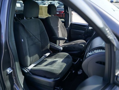 Used 2017 Dodge Grand Caravan SE image 23
