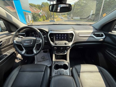 Used 2023 GMC Acadia SLT w/ Preferred Package image 10