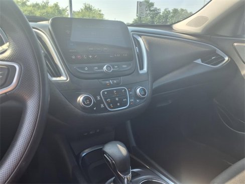 Used 2022 Chevrolet Malibu LT image 12