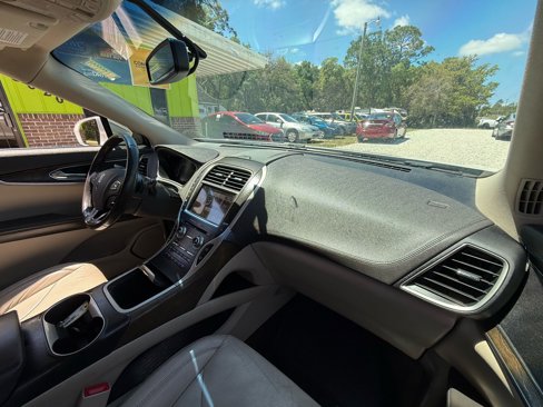 Used 2017 Lincoln MKX Reserve w/ Enhanced Security Package image 11