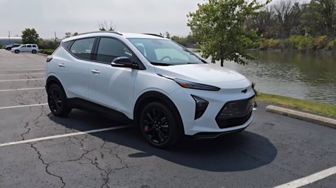 Used 2023 Chevrolet Bolt EUV LT w/ Redline Edition image 42