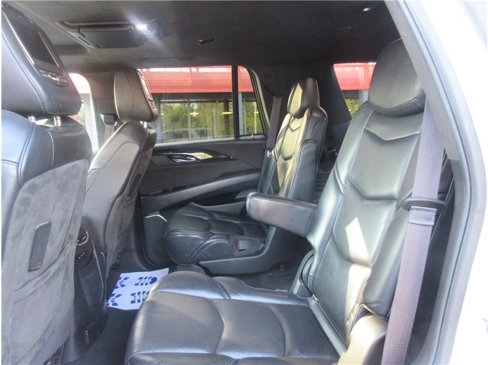 Used 2017 Cadillac Escalade Platinum image 29