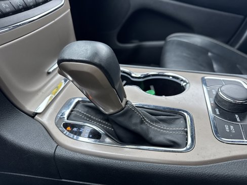 Used 2017 Jeep Grand Cherokee Limited image 23