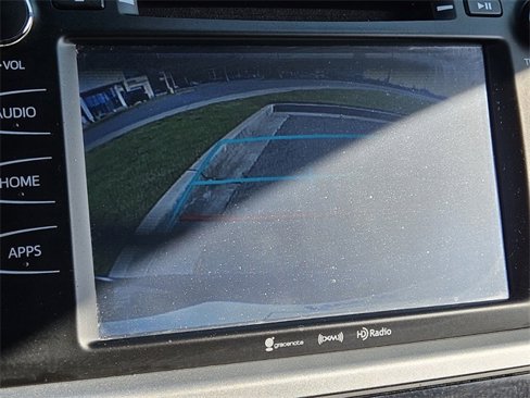 Used 2018 Toyota Highlander SE image 30