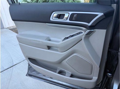Used 2013 Ford Explorer XLT image 27