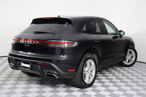 Certified 2025 Porsche Macan image 7