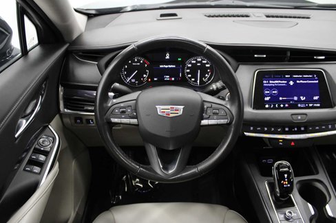 Used 2022 Cadillac XT4 Luxury w/ LPO, Onyx Lite Package image 16