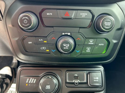 Used 2019 Jeep Renegade Latitude image 21