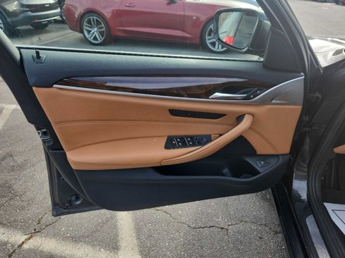 Used 2018 BMW 530i xDrive w/ Premium Package image 8