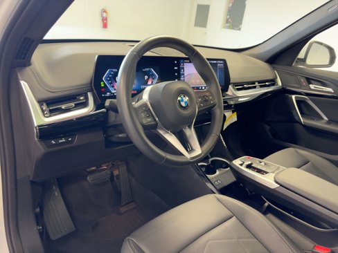 Used 2025 BMW X1 xDrive28i image 4