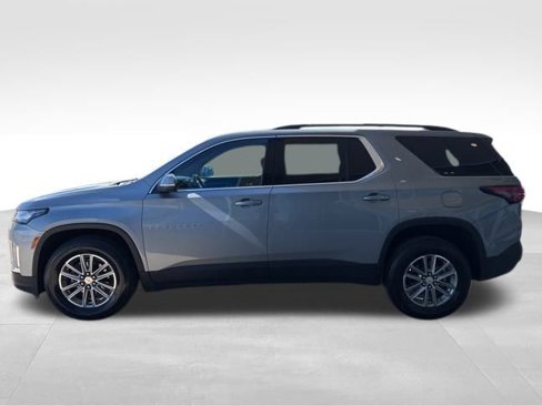 Used 2023 Chevrolet Traverse LT image 3