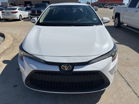 Used 2020 Toyota Corolla LE image 2