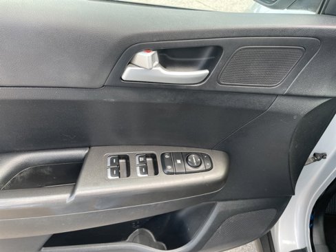 Used 2019 Kia Sportage LX image 19